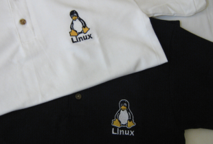 PingvinBolt.hu Hímzett, galléros Linux póló
