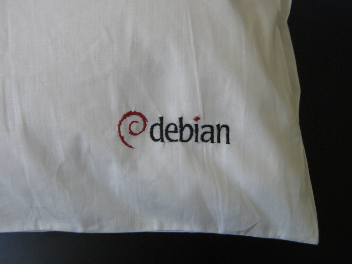 PingvinBolt.hu Debian kispárna