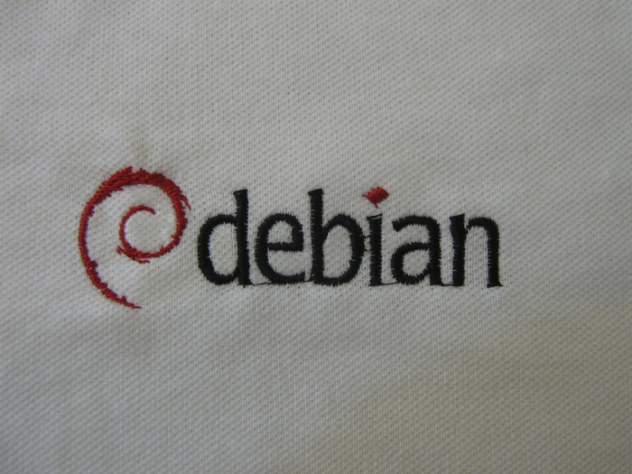 PingvinBolt.hu galléros Debian póló