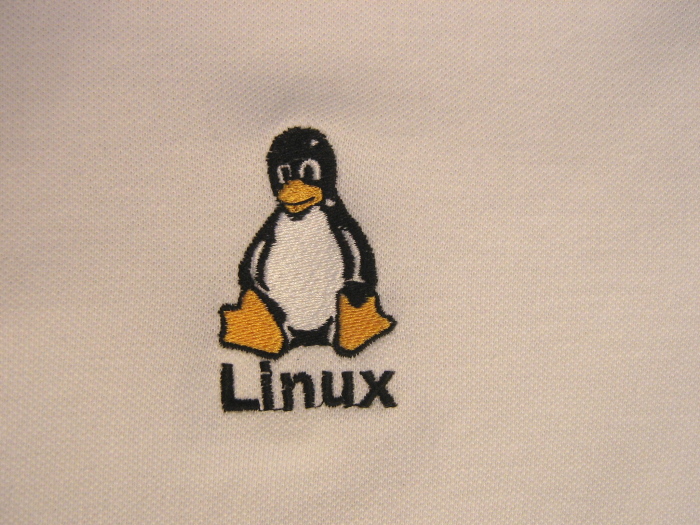 PingvinBolt.hu hímzett Linux póló