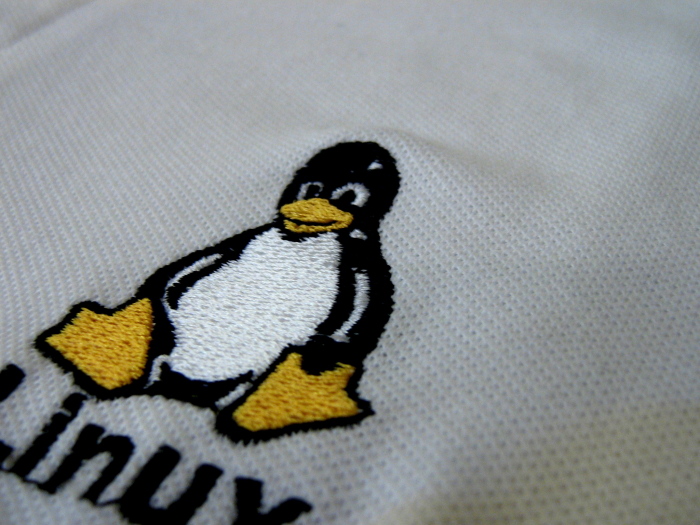 PingvinBolt.hu hímzett Linux póló