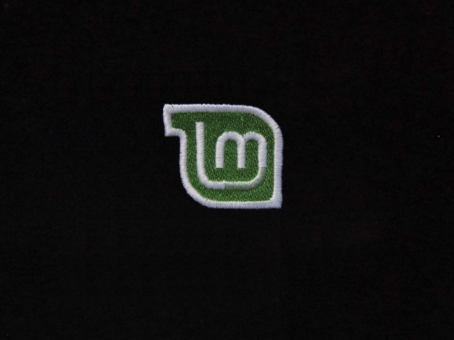 PingvinBolt.hu Linux Mint póló