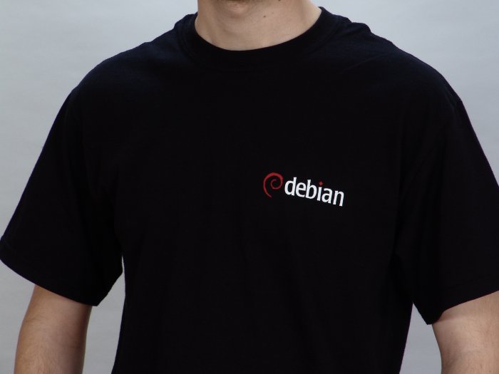 PingvinBolt.hu Debian póló