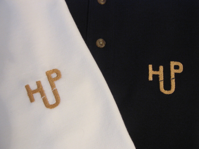 PingvinBolt.hu hímzett galléros HUP póló