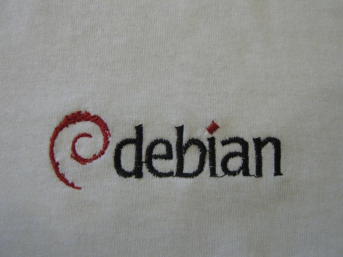 PingvinBolt.hu Debian póló